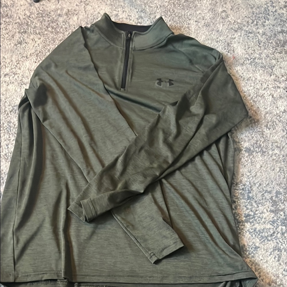 Men’s Under Armour heat gear loose fit quarter-zip - olive green - size M